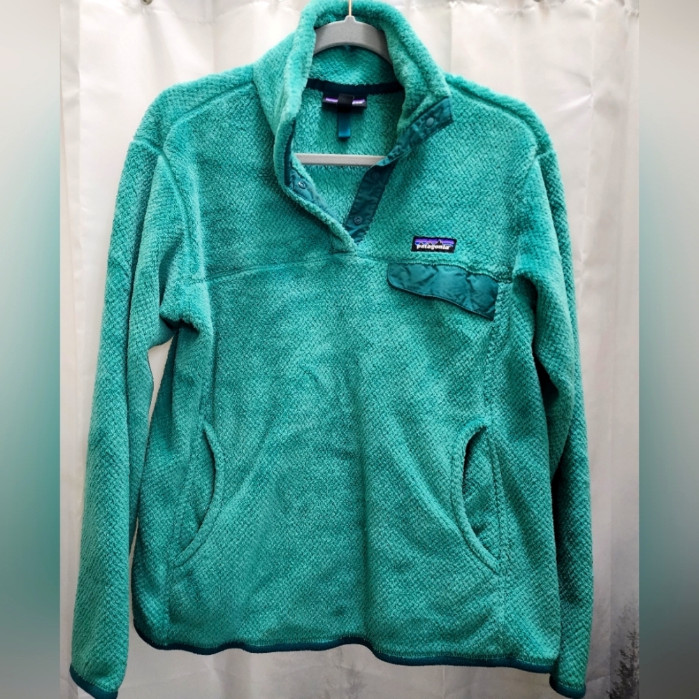 Green Patagonia Pull Over with Pockets